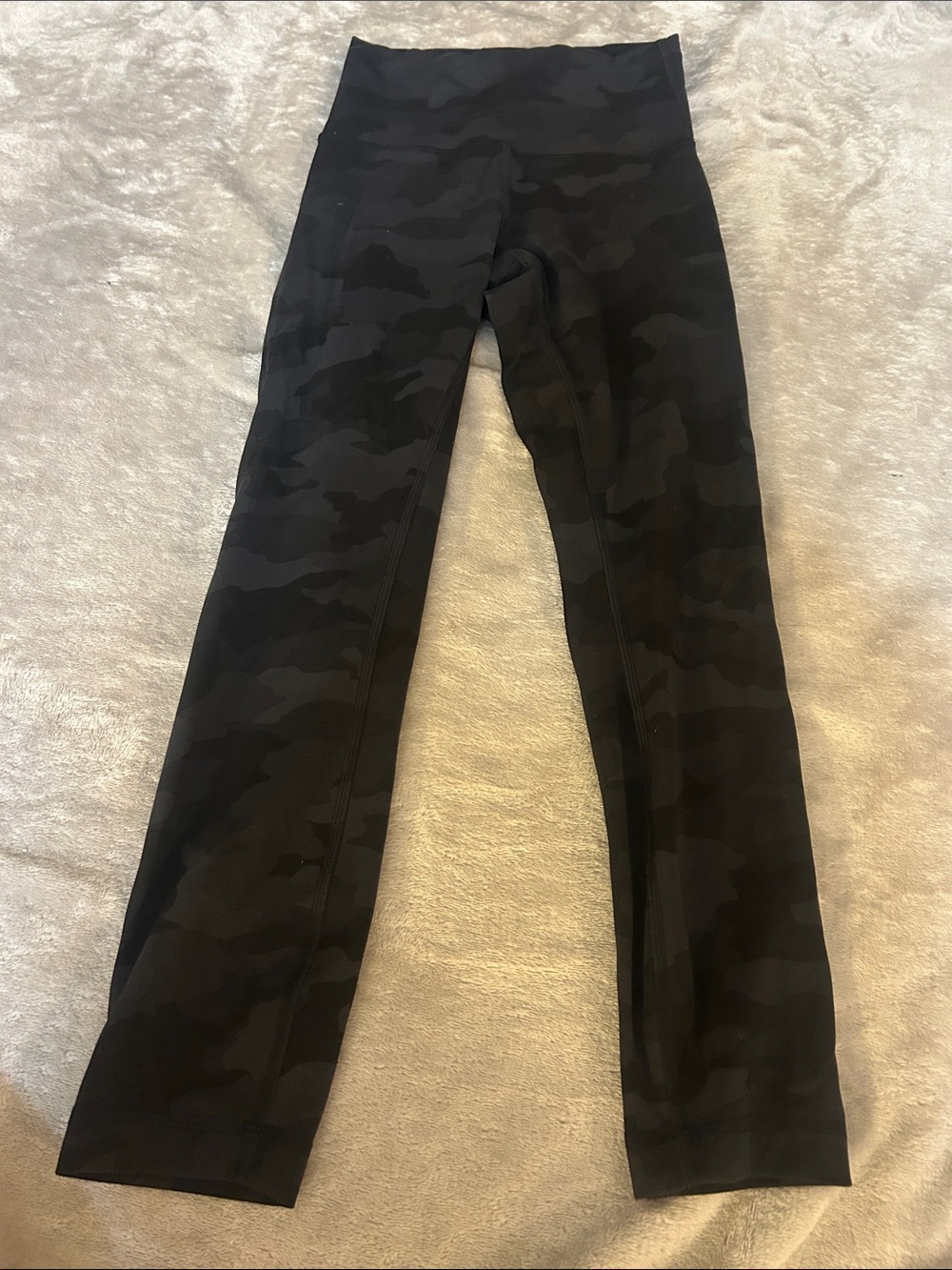 Lululemon Wunder Train High-Rise Crop 23"
Heritage 365 Camo Deep Coal Multi